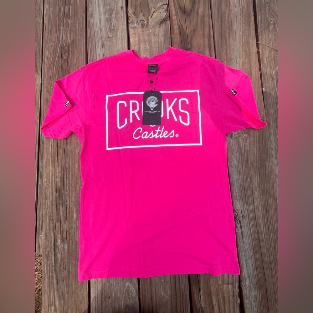 Women's CROOKS & CASTLES Hot Pink Shortsleeved T-Shirt Streetwear NWT - Picture 5 of 5